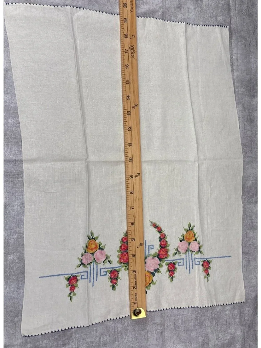 Embroidered Floral Linen Finger Towel Handmade 19" x 14" Delicate Stitching Vtg - Picture 5 of 10